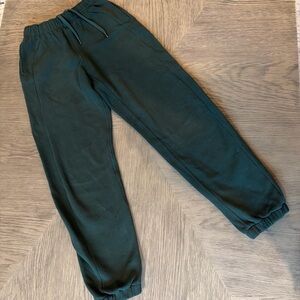 Lululemon Rainforest Green Scuba Jogger in XXS